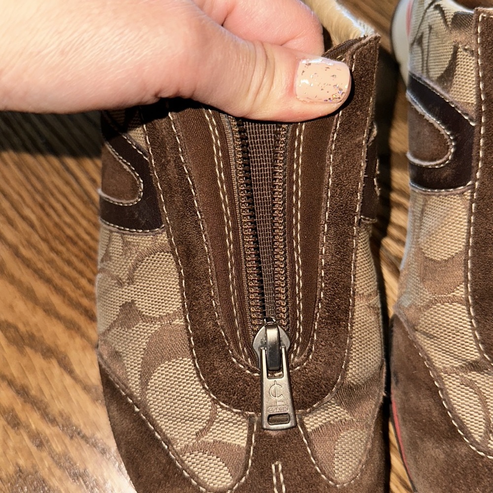 Coach, size 6 Brown zip up sneakers - Picture 7 of 7